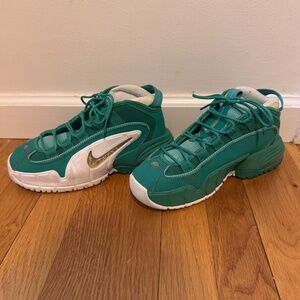 Green Nike Air- Size 4